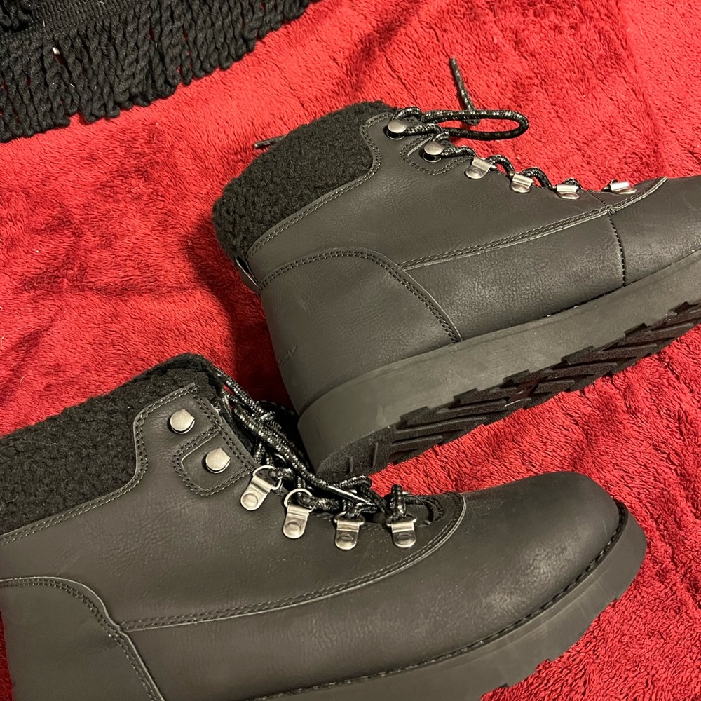 Ladies Eddie Bauer Ankle Boots
